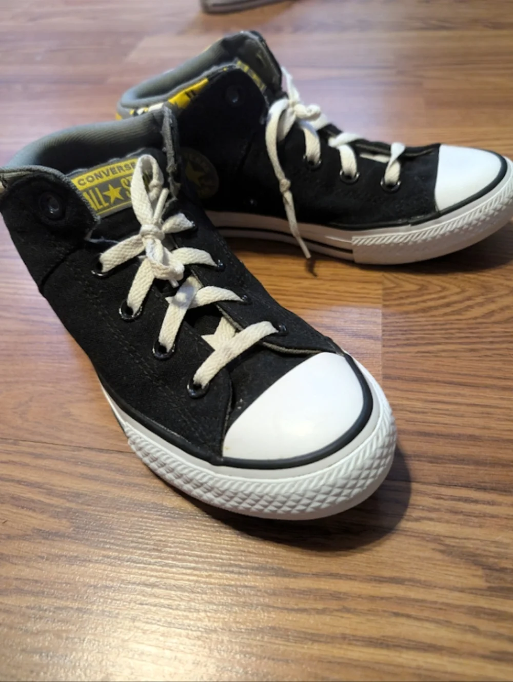 Kids Converse Chuck Taylor AllStar High Tops Sz 4 Graffiti Splatter Black Yellow